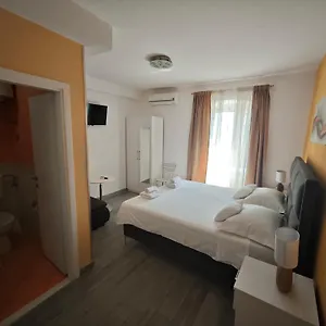 Guest house Nirvana &